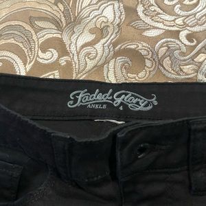 Faded Glory Ankle Size 4 with zippers at ankles.